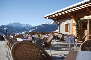 Hotels Hotel La Ferme du Chozal, Chalet de tradition : photos des chambres