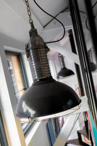 LATELIER DU CHAPEAU ROUGE EN PLEIN CENTRE VILLE