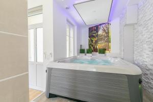 Relax Spa, avec jacuzzi à Dijon