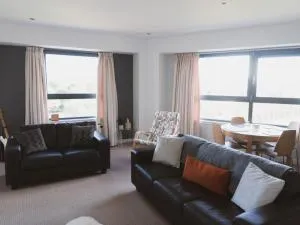 Pass the Keys Lovely 2-Bed Flat Glasgow Harbour FREE parking - Scotstoun
