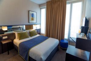 Double Room room in Hôtel Charing Cross