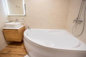 NEW!!! Новая квартира класса Люкс в центре города