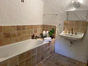 Villas CASARIOU Les Bernards Villa Grande batisse 12p avec cheminee bain nordique billiard piscine : photos des chambres