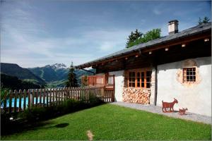 Hotels La Ferme du Chozal, The Originals Relais : photos des chambres