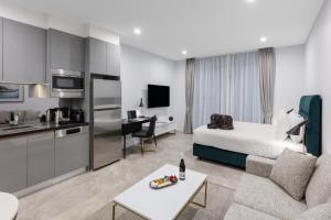Studio Luxury Suite room in Meriton Suites Sussex Street