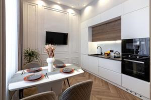 Кості Левицького 11