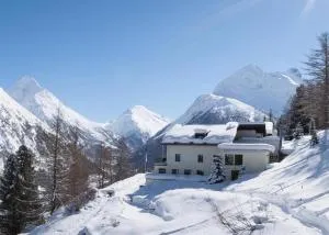 Waldhotel Fletschhorn Panoramic Retreat in Saas Fee - 卡森里德