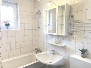 Mountain View 1-Bedroom Apartment-Top 1