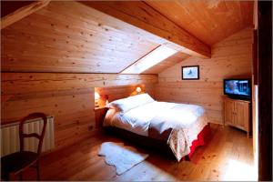 Hotels Hotel La Ferme du Chozal, Chalet de tradition : photos des chambres