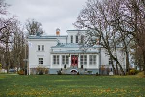 Saka Manor