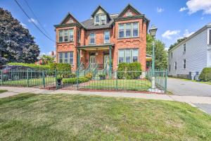 obrázek - Historic Apartment - Half Mi to Lake Champlain!