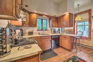 Historic Apartment - Half Mi to Lake Champlain!