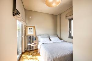 Sunny Loft with Acropolis View