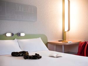 Hotels ibis budget Pontault Combault RN4 Marne La Vallee : photos des chambres