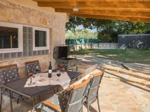 Holiday House Ana & Marina with private Pool and garden 