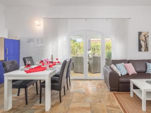 Holiday House Ana & Marina with private Pool and garden