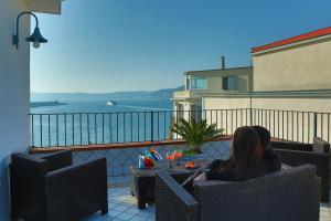 Double Room with Sea View and Terrace room in Hotel Darsena