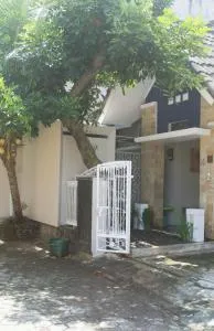 Cipta Guesthouse - Depok