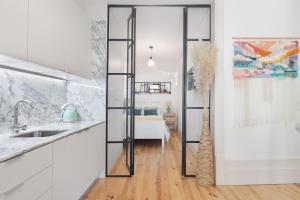 Vibrant flat by São Bento wbalcony - Loureiro140