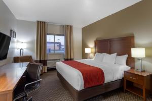 Standard King Room with Tub - Accessible/Non Smoking room in Comfort Inn Hobart - Merrillville