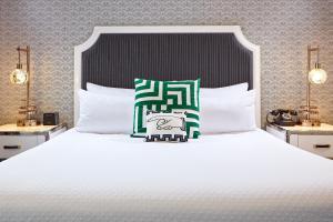 King Room - Non-Smoking room in Carlyle Inn