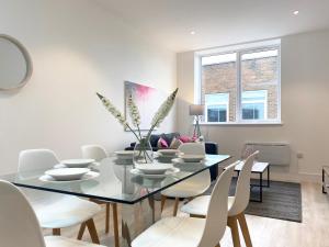 Peak at Fleet Heights Apartment Four