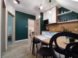 Danielówka w lesie - Злотув