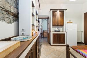 Casa Glicine On The Lake by Halldis