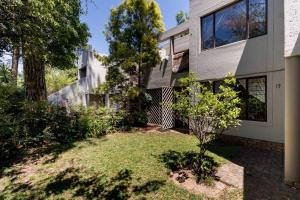 Kami kuKakho: Stunning, secure 2 bed apartment in Bryanston, Sandton