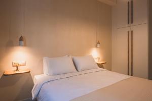 Luxury Apartment with Acropolis view Terrace and Jacuzzi in the Heart of Athens - Living Stone Azurite