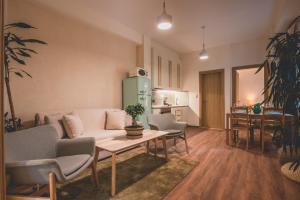 Luxury Apartment with Acropolis view Terrace and Jacuzzi in the Heart of Athens - Living Stone Azurite