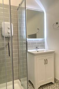 Hidden Hills Waterville - Private Farmhouse