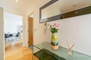stylish one bedroom apartment close to the city of London