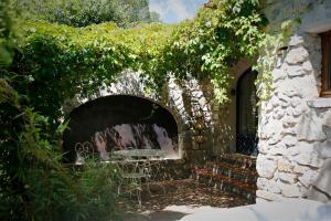 B&B / Chambres d'hotes L Amourier chambres d hotes pour amoureux avec Jacuzzi ou baignoire XXL : photos des chambres