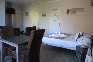 Hotels Hotel de La Beauronne : photos des chambres