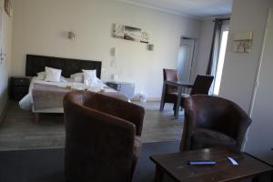 Hotels Hotel de La Beauronne : photos des chambres