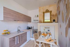 Maisons de vacances Les Suites d'Alienor-Suite Acanthe : photos des chambres