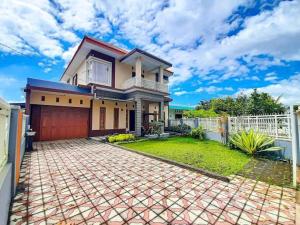 REESTY VILLA KOLAM RENANG VIEW GUNUNG dekat ALUN2