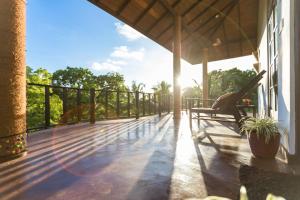 Rock Violet Lakefront Cabanas & Restaurent