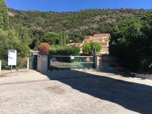 Appartements Studio/jardin/piscine/plage Le Lavandou Pramousquier : photos des chambres