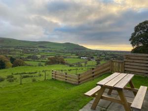 Barn Retreat with Valley Views & Onsite Dog Field