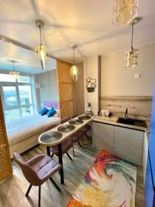 Здаються в оренду подобово АПАРТАМЕНТИ ZONEofCOMFORT-1 Поруч з центром міста, затишні та комфортні для проживання, як вдома - Roshcha