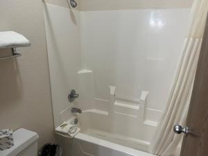 King Room - Accessible/Non-Smoking room in Rodeway Inn