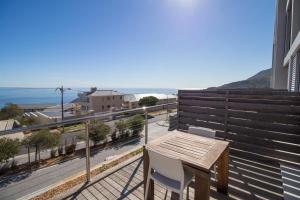 Camps Bay studio apartment - luxurious with stunning sea view