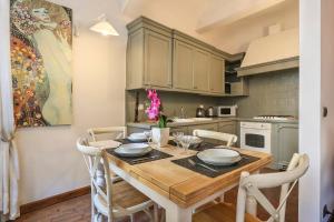 Pontevecchio Stylish Apartment in Florence
