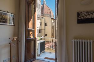 CHARMING 2BED APARTMENT overlooking DUOMO - hosted by Sweetstay