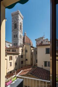 CHARMING 2BED APARTMENT overlooking DUOMO - hosted by Sweetstay