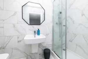 The POPULAR Chester Racecourse Apartments, Sleeps 4, FREE Parking