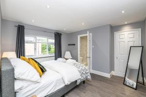 The POPULAR Chester Racecourse Apartments, Sleeps 4, FREE Parking