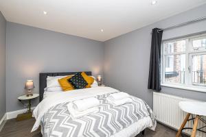 The POPULAR Chester Racecourse Apartments, Sleeps 4, FREE Parking